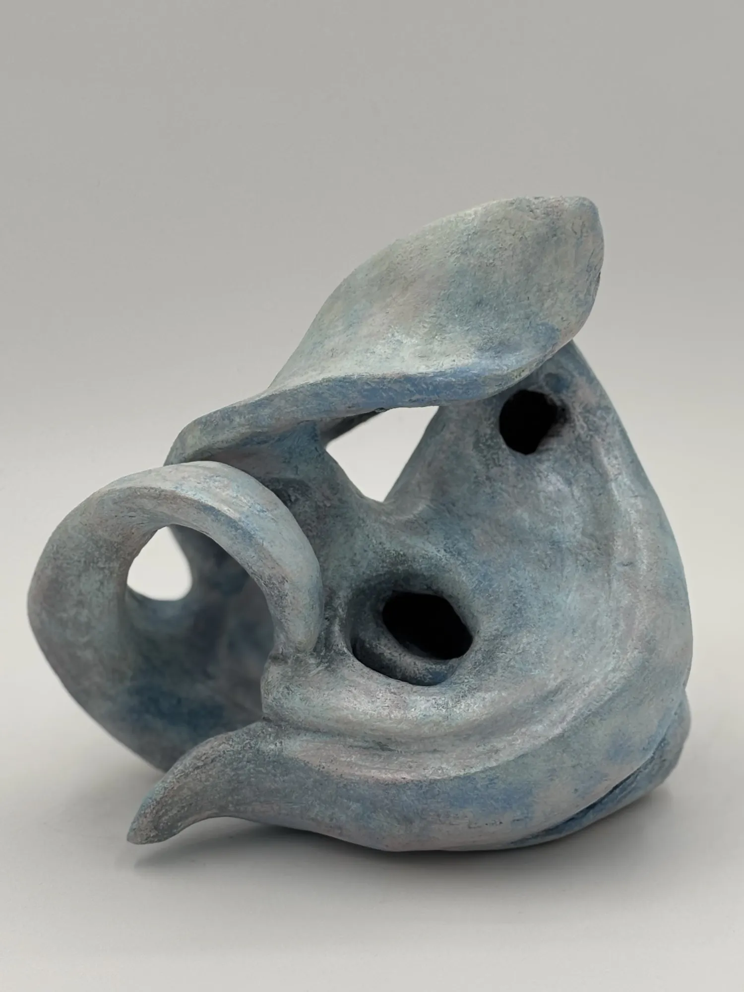 2024 ensemble sculpture en terre cuite abstraite avec des courbes jouant avec les courbes et les pleins